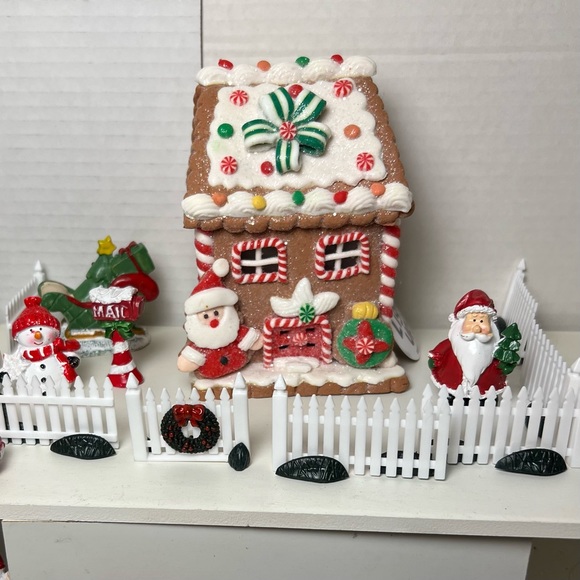 LIGHT UP CHRISTMAS TOWN FAIRY GARDEN GIFT SET - Picture 13 of 16